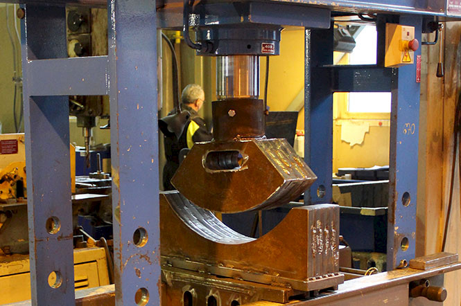 Konepajapuristin 160 ton